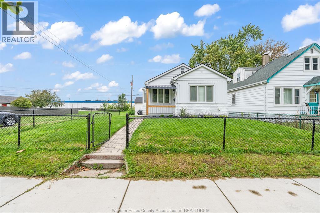 2-bedroom Single Family at 2597 Alexis Road #UPPER, Windsor — photograph 2
