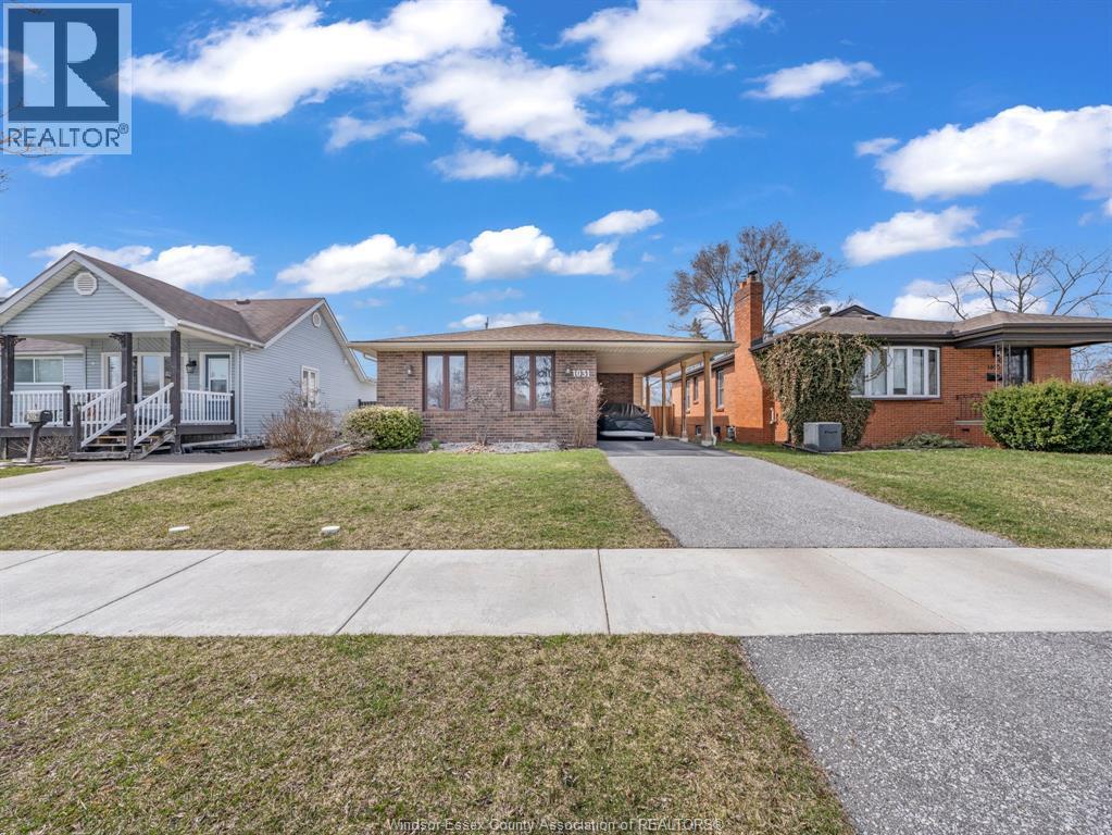 4-bedroom Single Family at 1031 Eastlawn, Windsor — photograph 2
