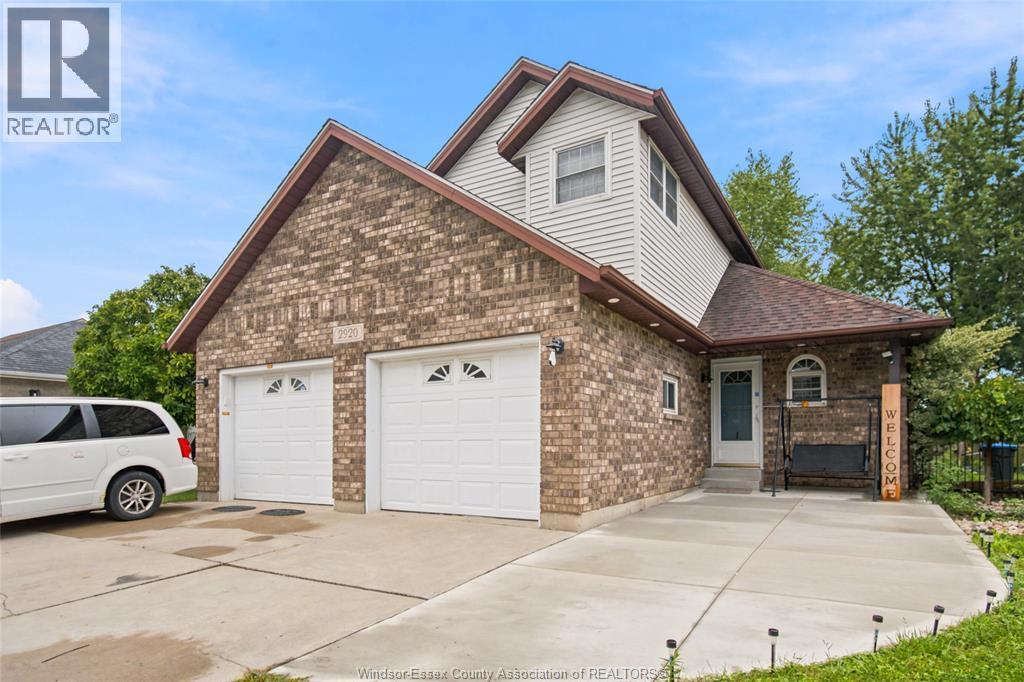 4-bedroom Single Family at 2920 Strawberry Drive, Tecumseh — photograph 3