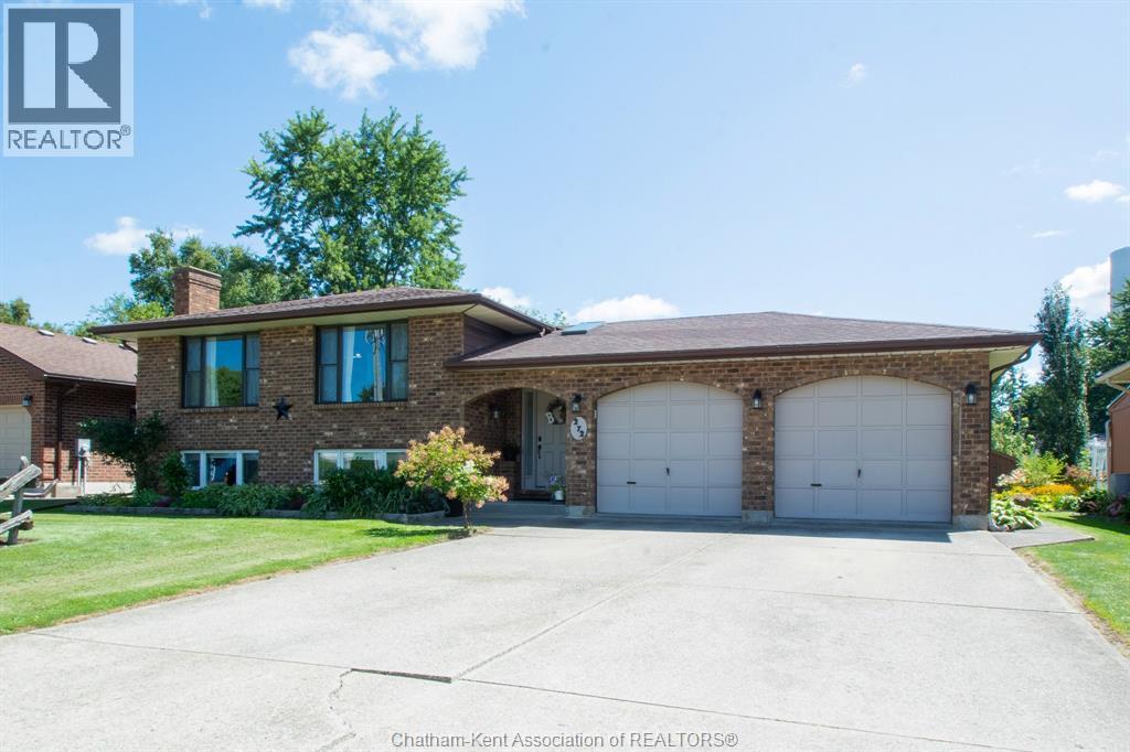 3-bedroom Single Family at 272 Anne Street, West Lorne — primary photograph