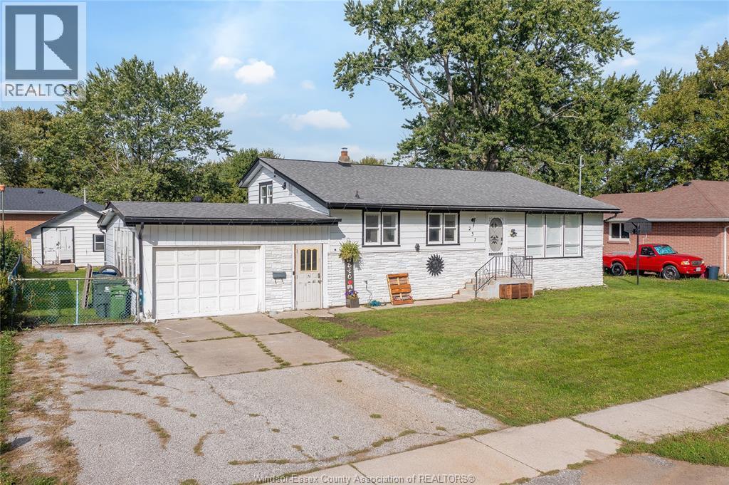 4-bedroom Single Family at 237 Saint Mary's Road, Lakeshore — photograph 2