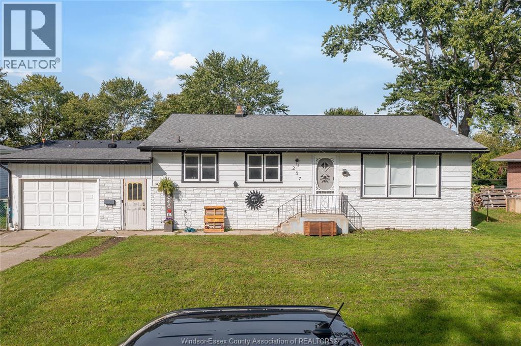 4-bedroom Single Family at 237 Saint Mary's Road, Lakeshore — photograph 3