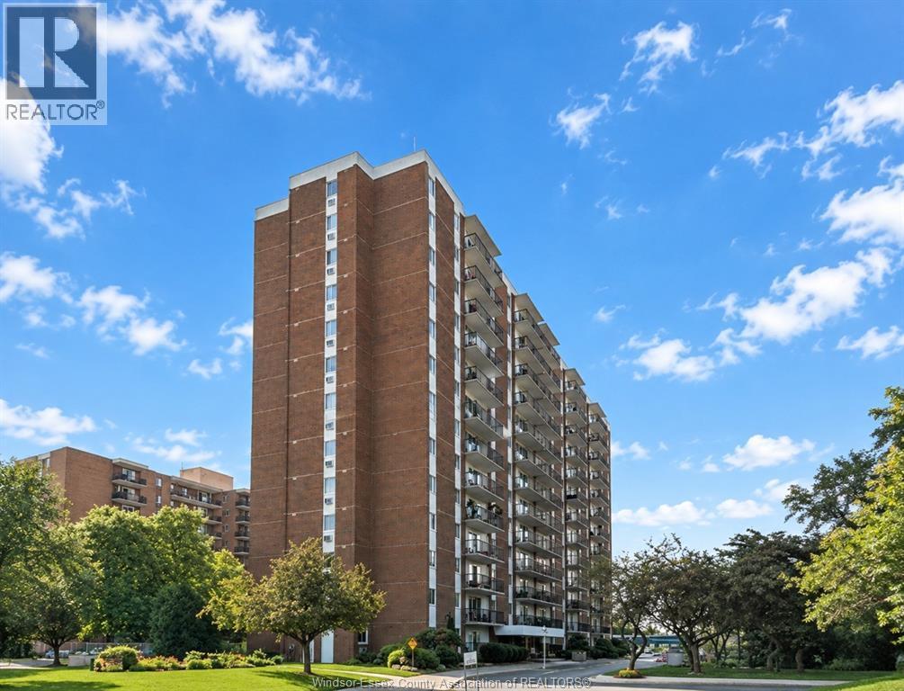Single Family — 8591 Riverside Drive, Windsor, Ontario