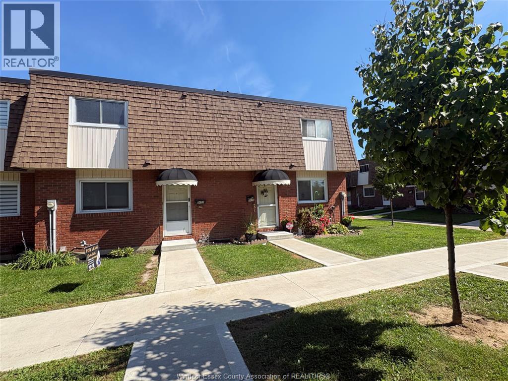 3-bedroom Single Family at 5422 Lassaline Avenue #25, Windsor — photograph 3