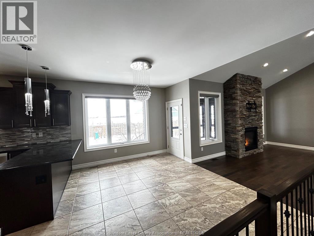 3-bedroom Single Family at 2125 Fox Run Road #UPPER, Leamington — photograph 3