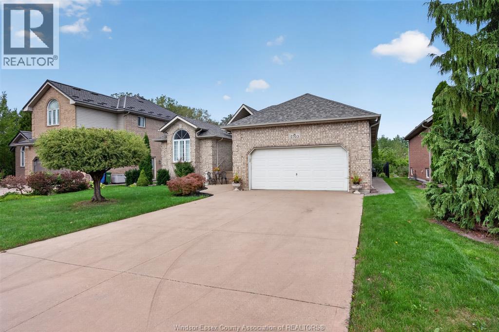 6-bedroom Single Family at 2703 Lombardy Cres, LaSalle — photograph 2