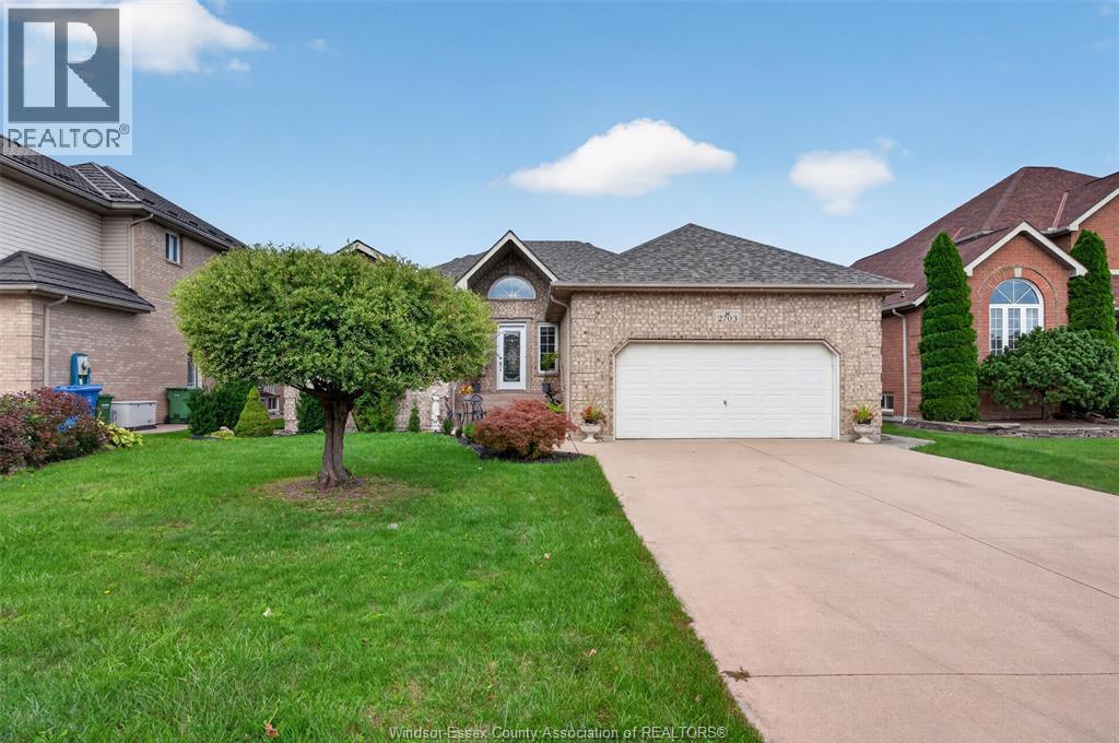 6-bedroom Single Family at 2703 Lombardy Cres, LaSalle — photograph 3