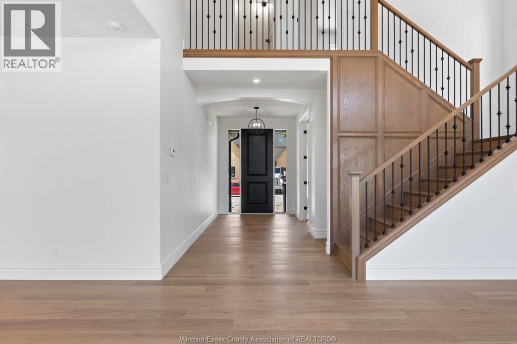 4-bedroom Single Family at 3686 Farrow Avenue, Windsor — photograph 2