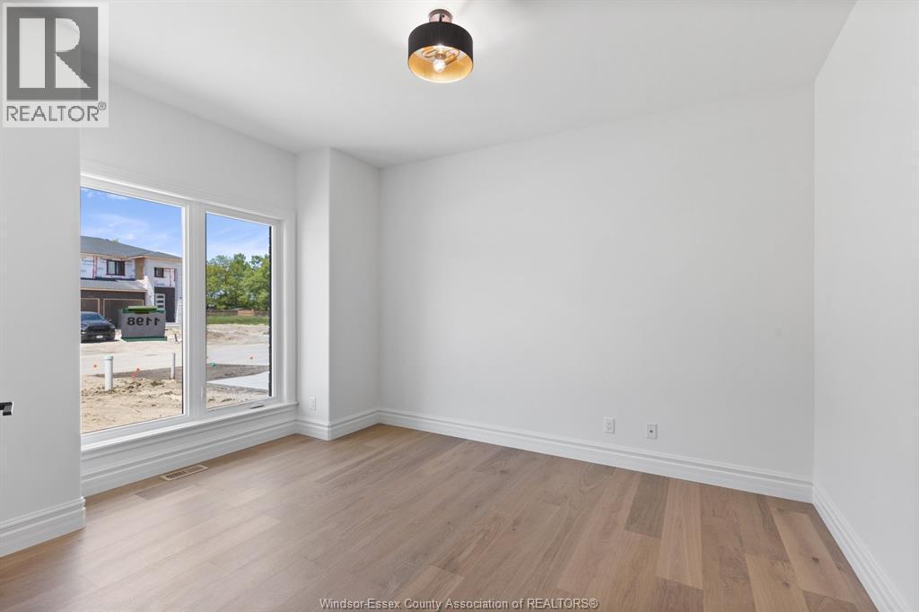 4-bedroom Single Family at 3686 Farrow Avenue, Windsor — photograph 3
