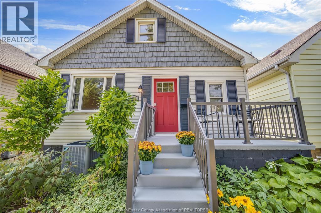 4-bedroom Single Family at 1641 Hall Ave, Windsor — photograph 3
