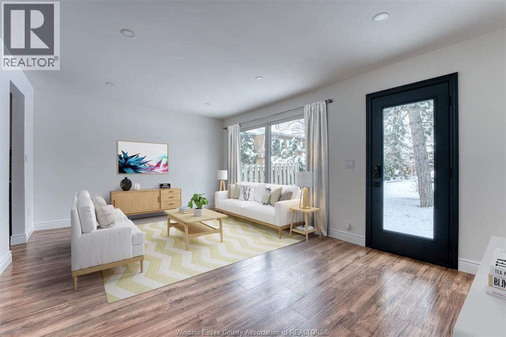 4-bedroom Single Family at 5511 Empress Street, Windsor — photograph 2