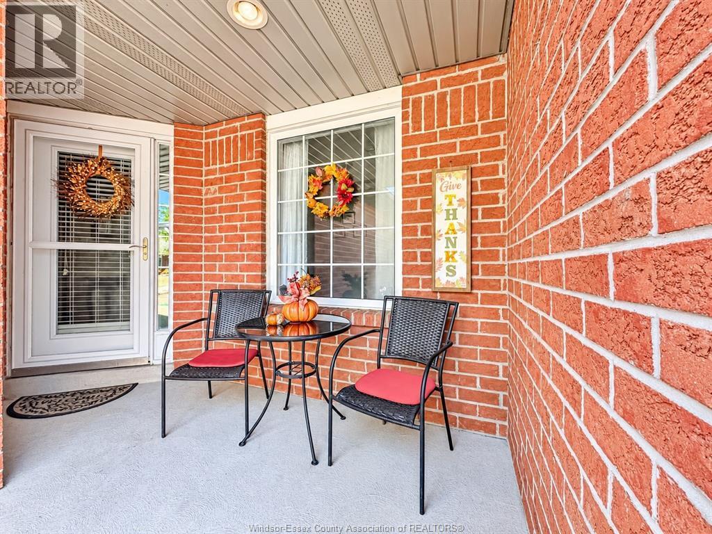 3-bedroom Single Family at 2231 Luxury, Windsor — photograph 3
