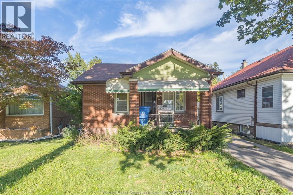 5-bedroom Single Family at 792 Partington Avenue, Windsor — primary photograph