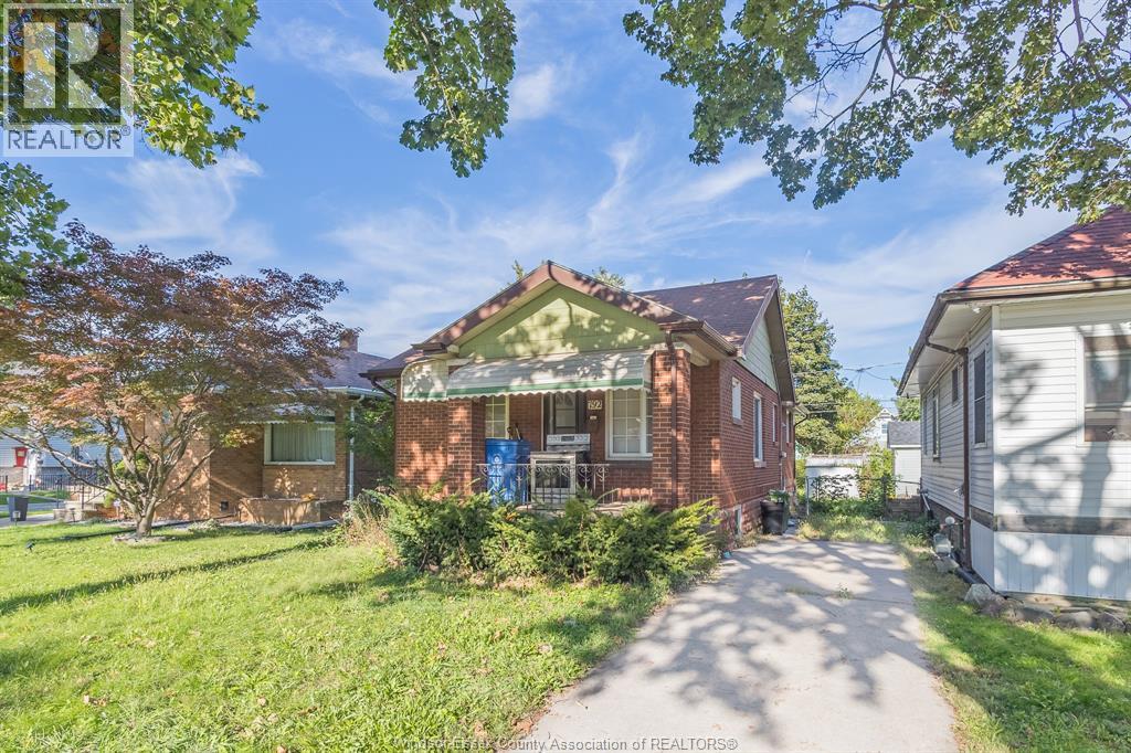 5-bedroom Single Family at 792 Partington Avenue, Windsor — photograph 2