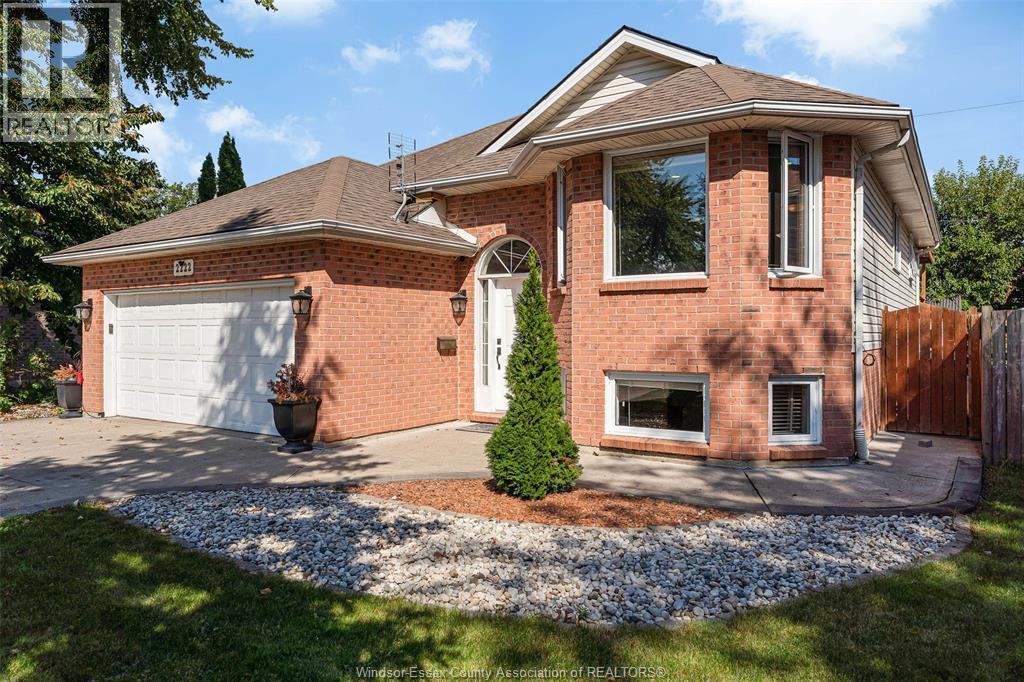 5-bedroom Single Family at 2222 Longfellow Avenue, Windsor — primary photograph