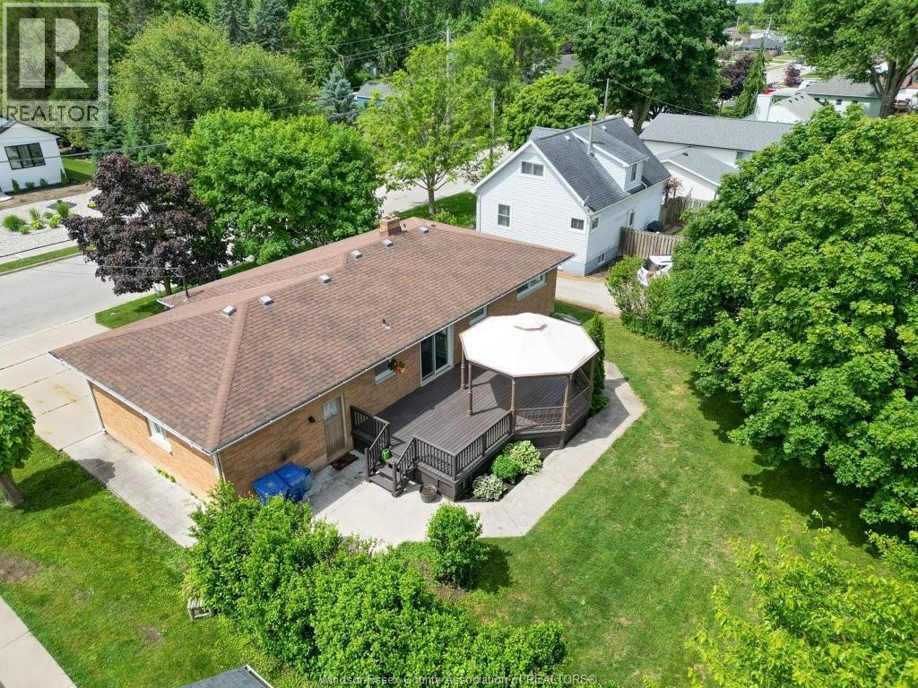 5-bedroom Single Family at 68 McCallum, Kingsville — photograph 3