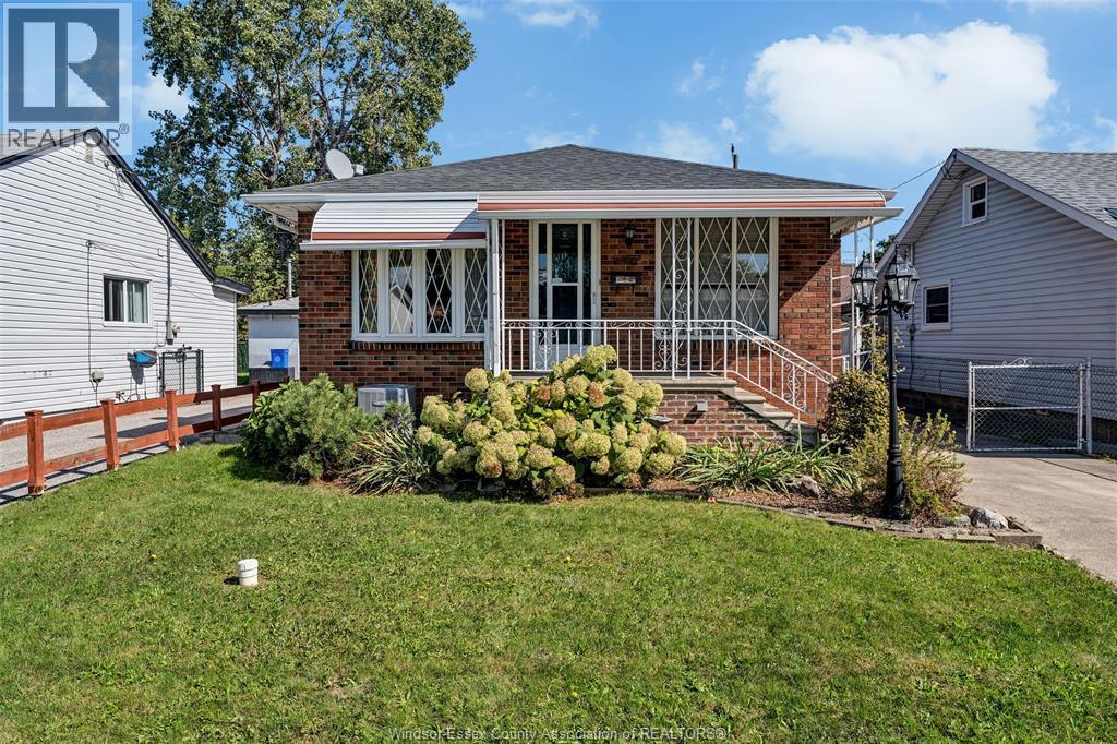 Single Family — 1720 Central Avenue, Windsor, Ontario