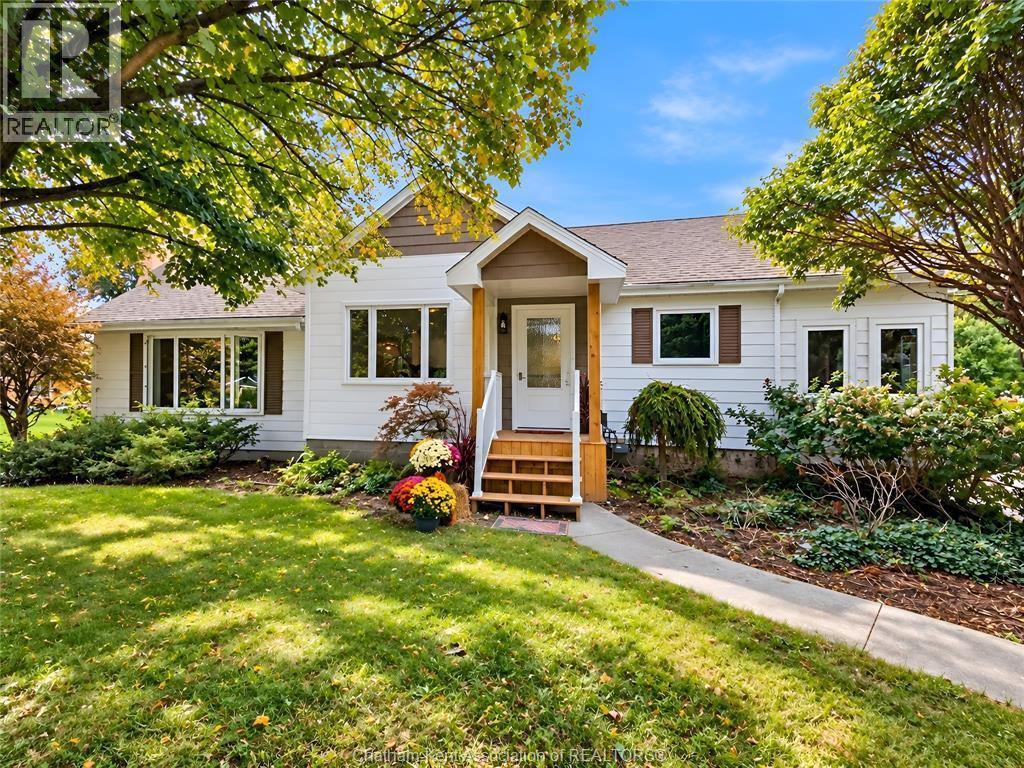 3-bedroom Single Family at 12 Crerar Drive, Chatham — primary photograph