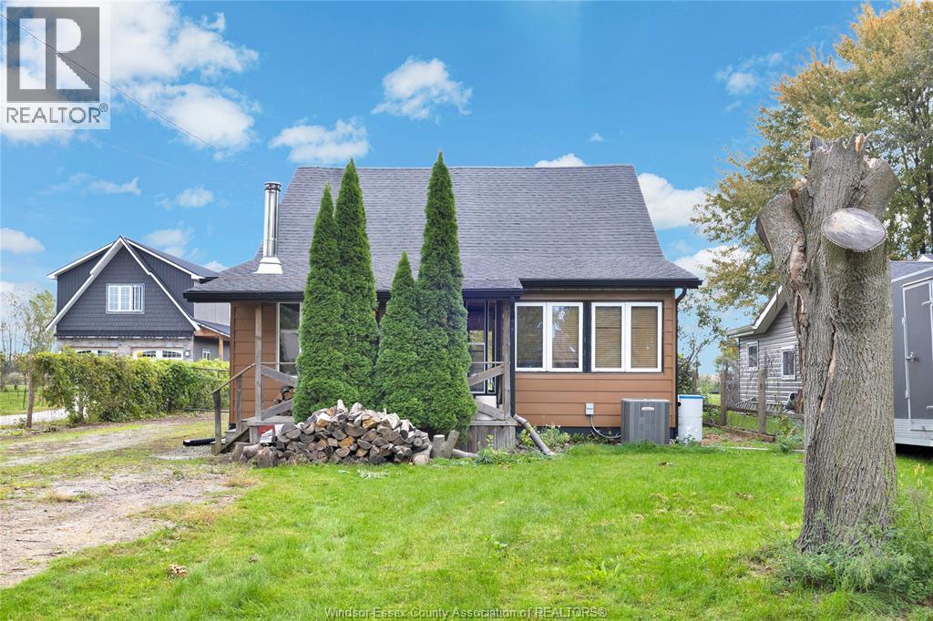 3-bedroom Single Family at 1957 Front Road, Amherstburg — primary photograph