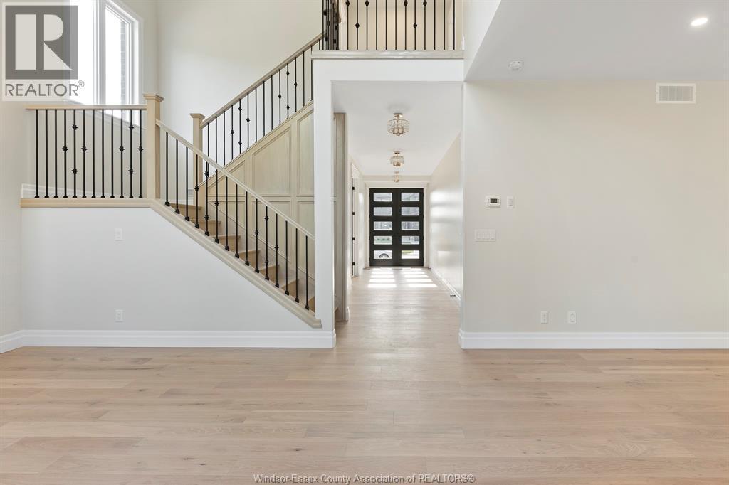 4-bedroom Single Family at 3586 Sutton Avenue, Windsor — photograph 2
