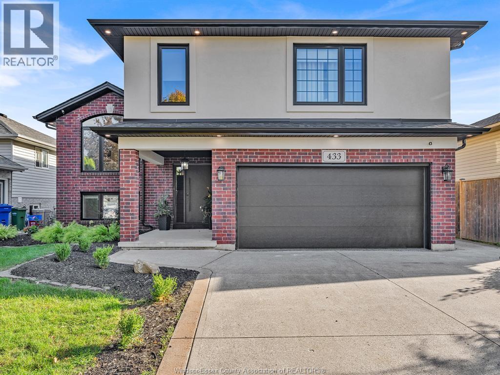 4-bedroom Single Family at 433 McLellan, Amherstburg — primary photograph