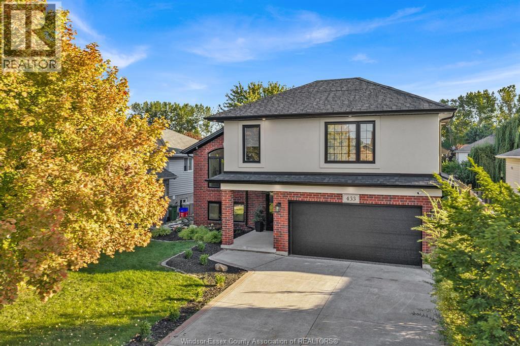 4-bedroom Single Family at 433 McLellan, Amherstburg — photograph 2