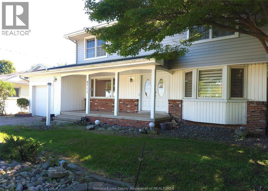 4-bedroom Single Family at 6711 Riverside Drive, Windsor — primary photograph