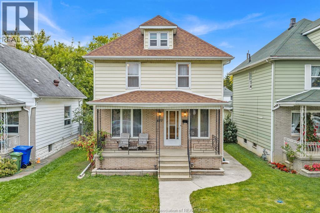 4-bedroom Single Family at 877 Pierre Avenue, Windsor — photograph 2
