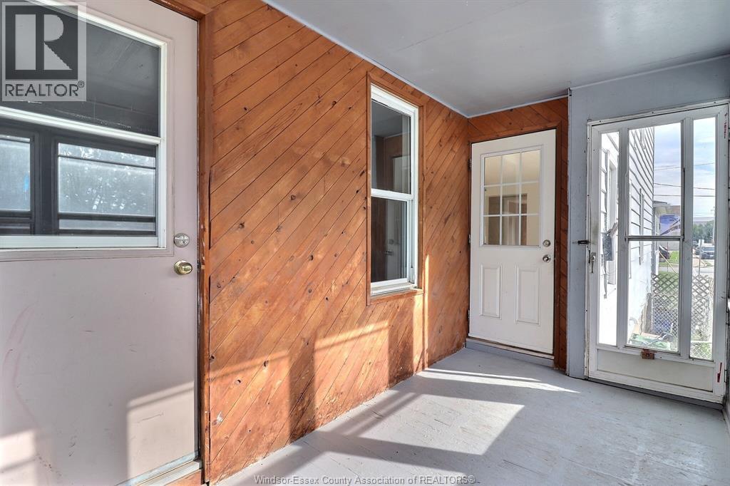 4-bedroom Single Family at 2640 Whelpton, Windsor — photograph 3