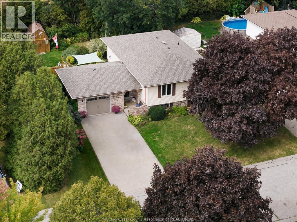 4-bedroom Single Family at 42 William Avenue, Kingsville — photograph 3