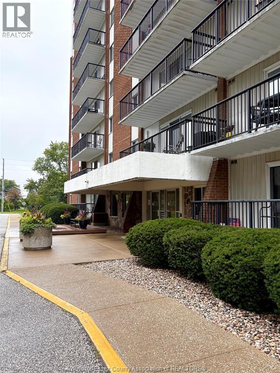 1-bedroom Single Family at 8591 Riverside Drive #805, Windsor — primary photograph