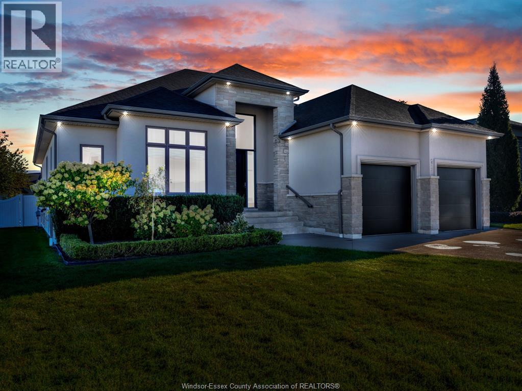 5-bedroom Single Family at 211 Robson, Leamington — primary photograph