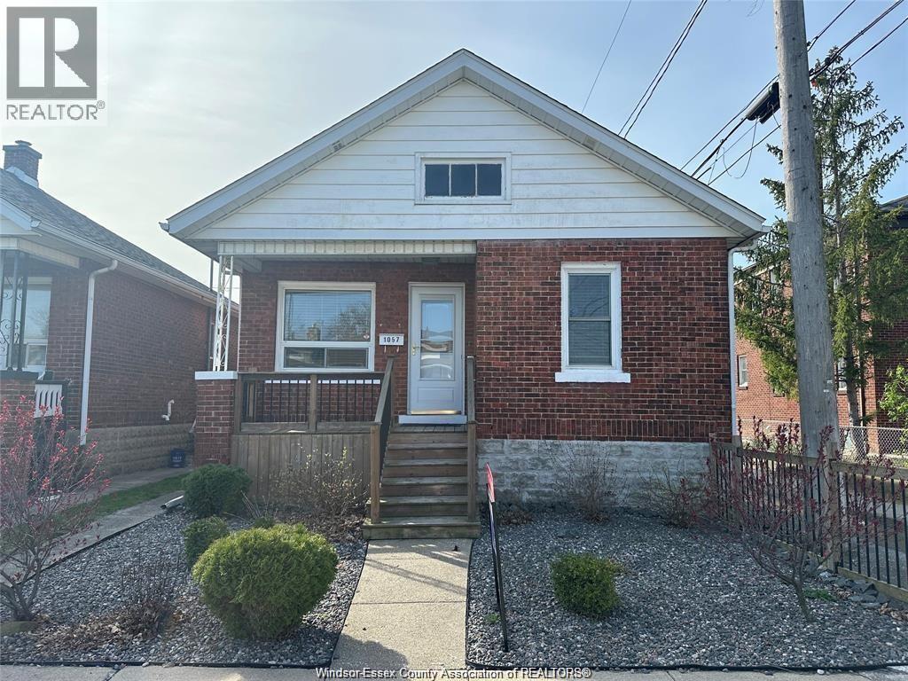 2-bedroom Single Family at 1057 Ellis Street, Windsor — primary photograph