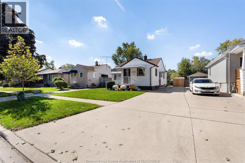 2-bedroom Single Family at 1375 Bernard Road, Windsor — photograph 2