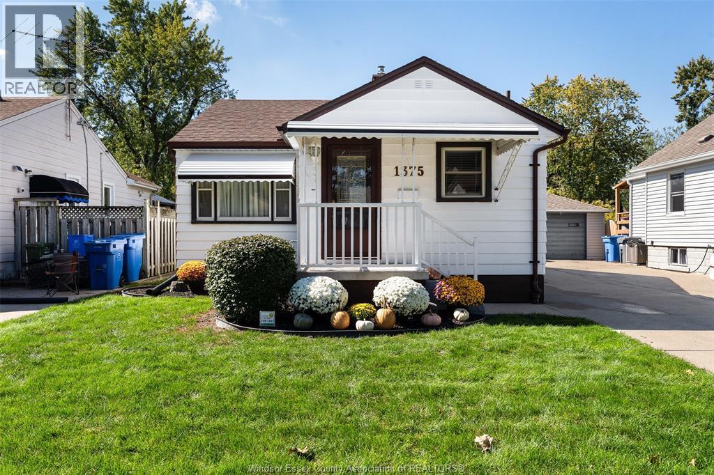 2-bedroom Single Family at 1375 Bernard Road, Windsor — photograph 3