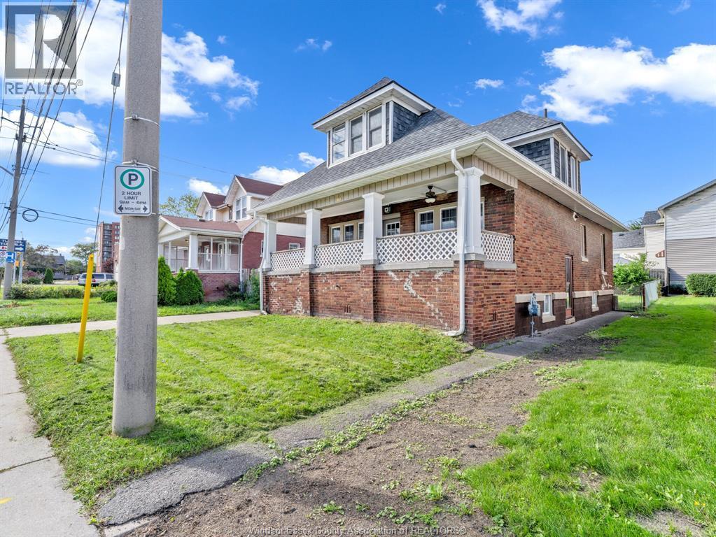 4-bedroom Single Family at 172 Giles Boulevard, Windsor — primary photograph