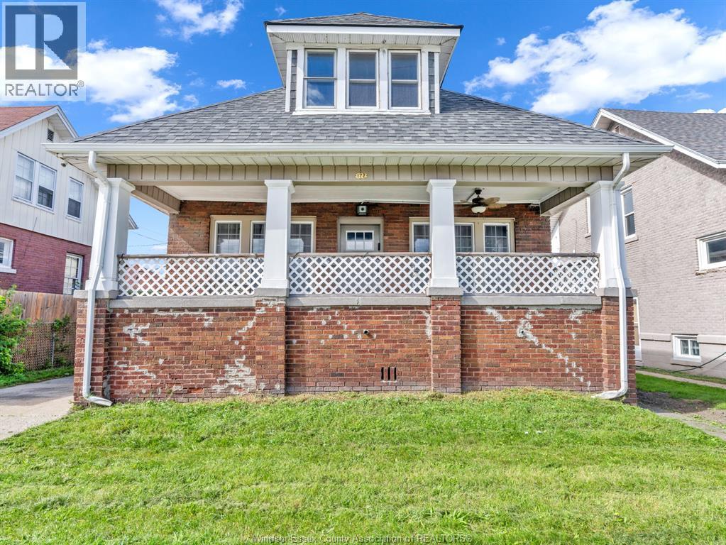 4-bedroom Single Family at 172 Giles Boulevard, Windsor — photograph 3