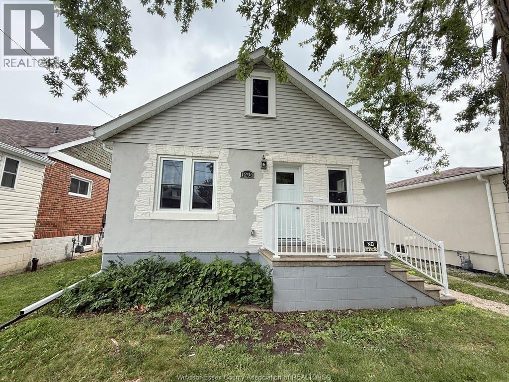 3-bedroom Single Family at 1296 Laurendeau Avenue, Windsor — primary photograph