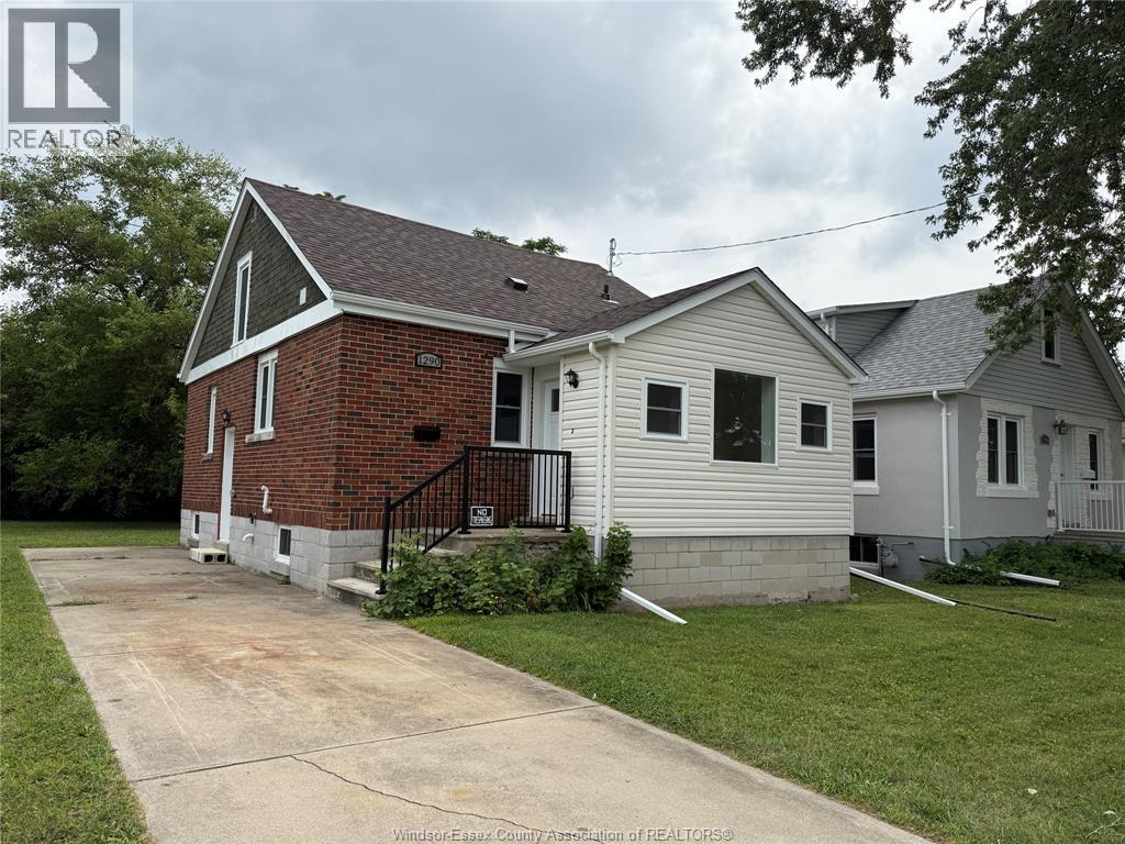 3-bedroom Single Family at 1290 Laurendeau Avenue, Windsor — primary photograph