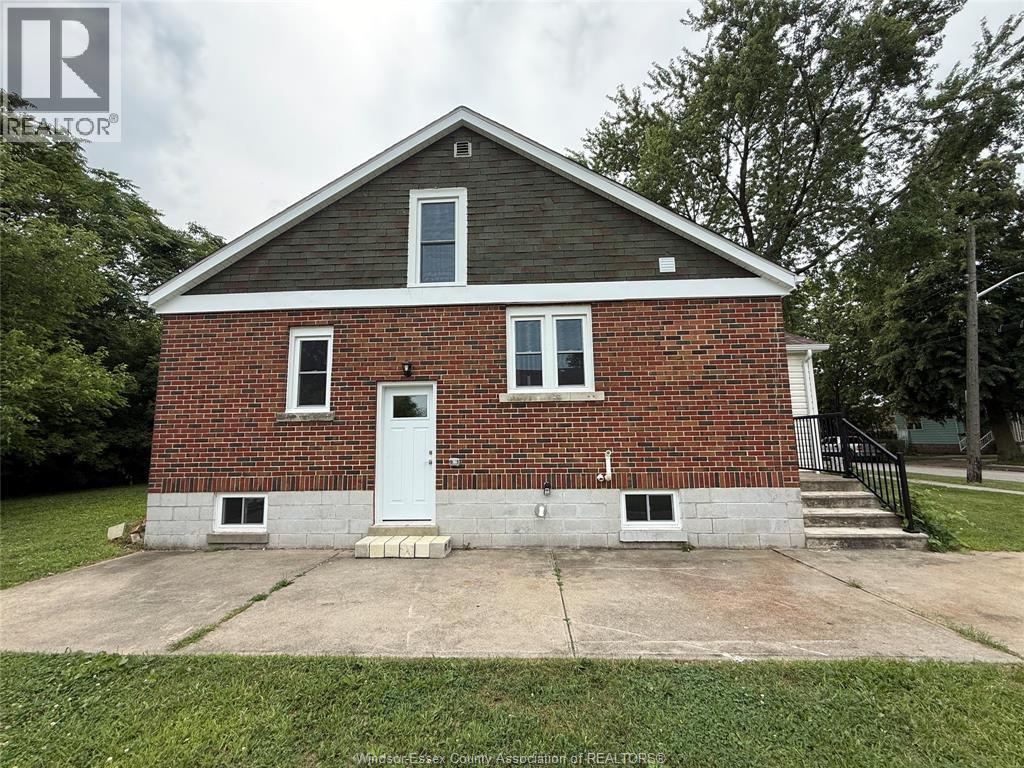 3-bedroom Single Family at 1290 Laurendeau Avenue, Windsor — photograph 3