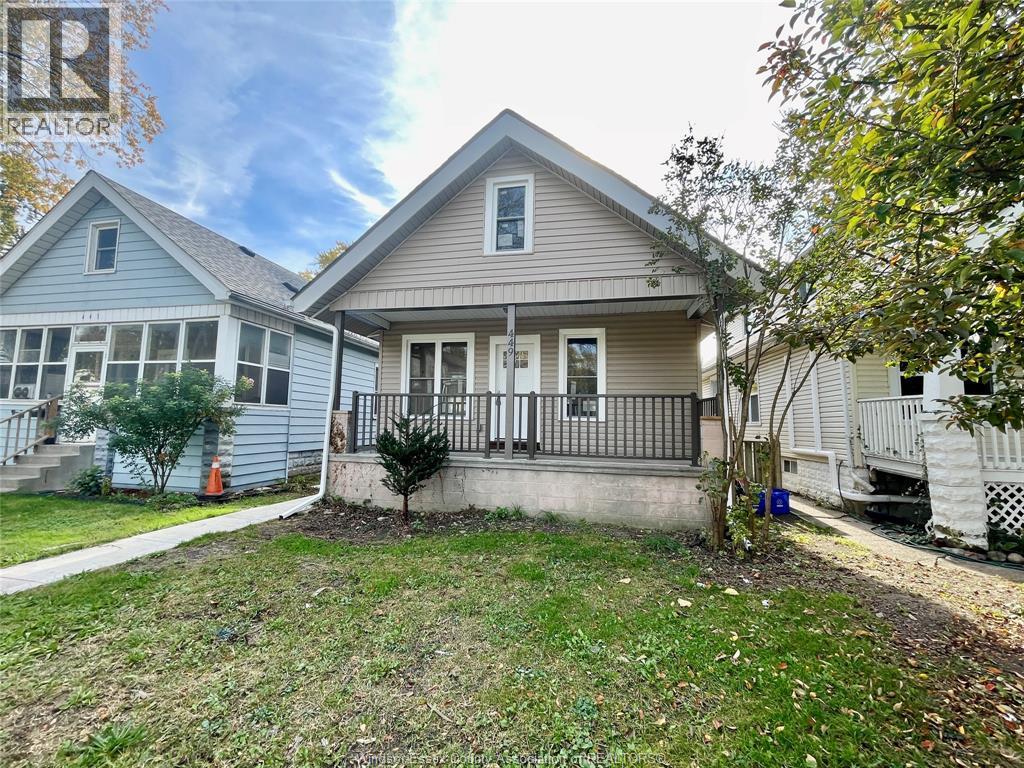 3-bedroom Single Family at 449 Ellis Street, Windsor — primary photograph