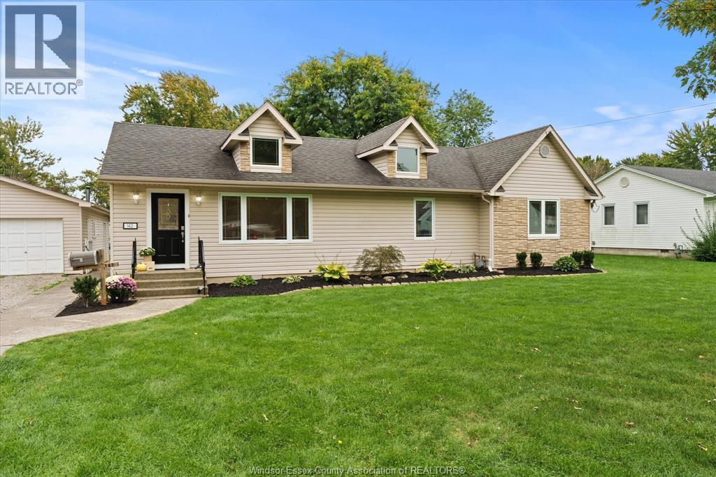 4-bedroom Single Family at 142 Centre Street, Essex — photograph 3