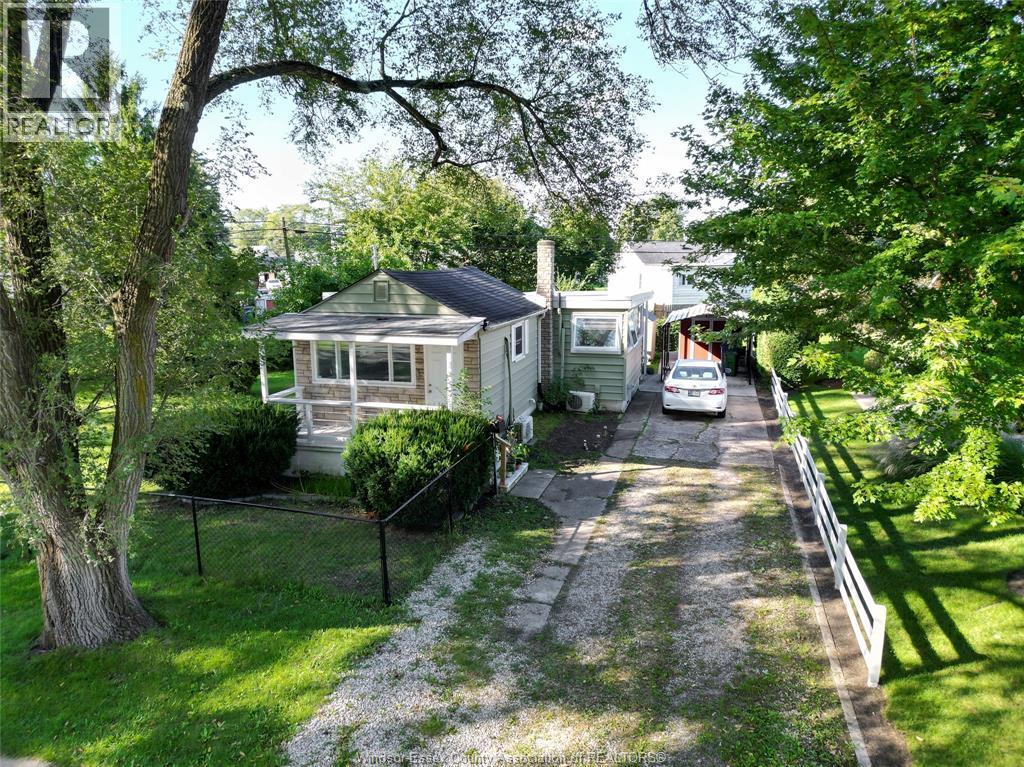 2-bedroom Single Family at 1497 Everts, Windsor — primary photograph
