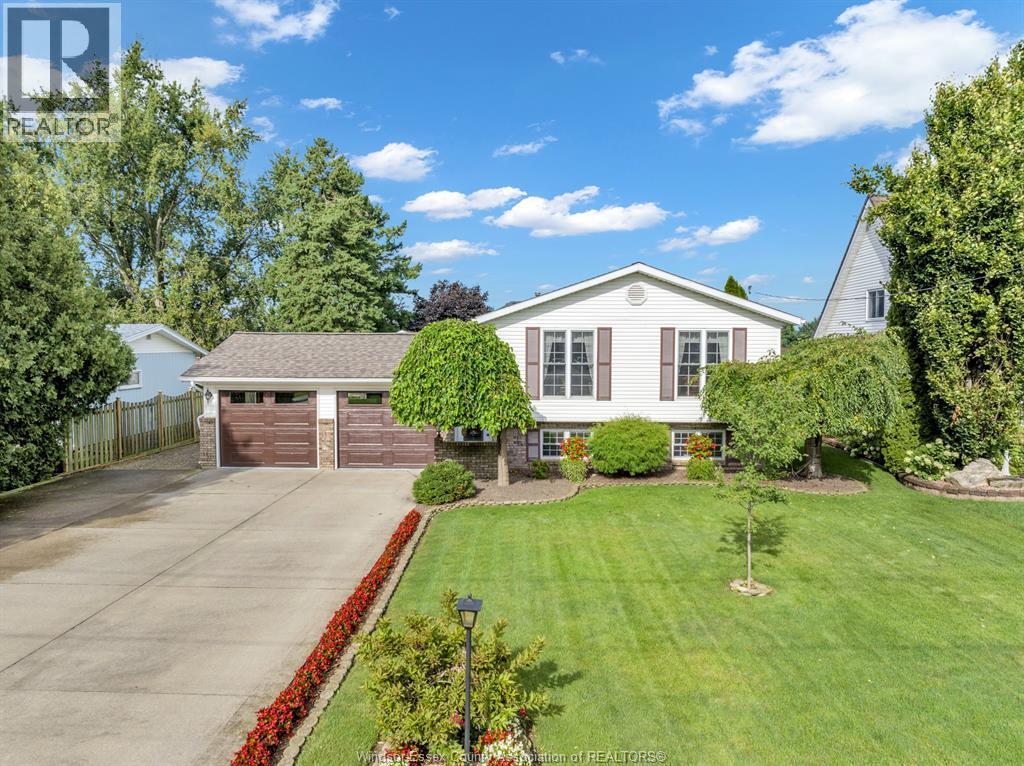 3-bedroom Single Family at 214 Prince Albert Street, Kingsville — primary photograph