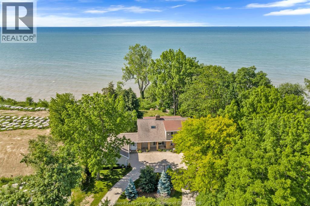 4-bedroom Single Family at 388 Seacliff Drive, Leamington — primary photograph