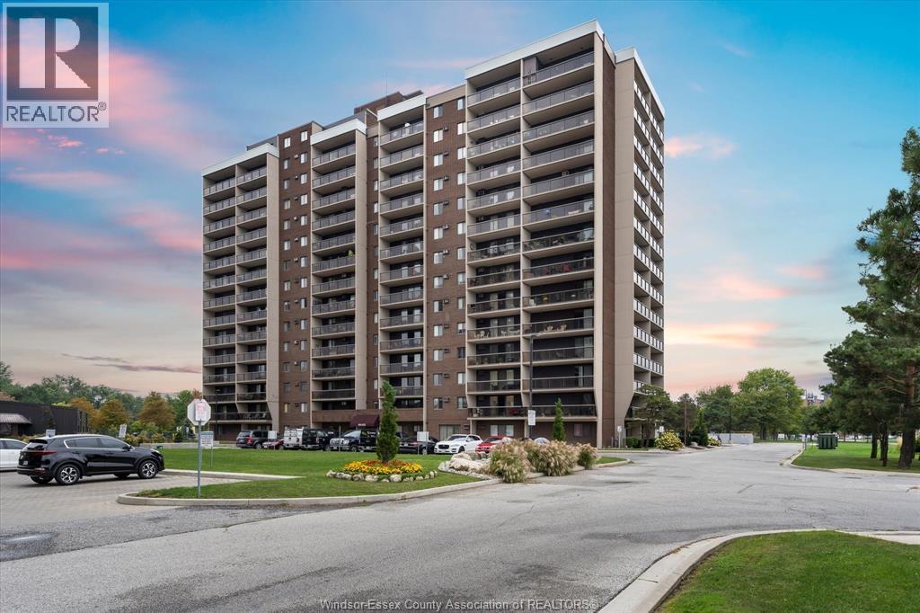 Single Family — 9099 Riverside Drive, Windsor, Ontario