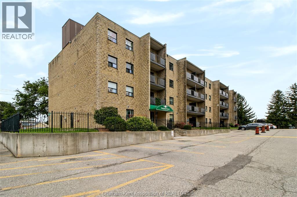 2-bedroom Single Family at 140 Park Avenue #302, Chatham — primary photograph