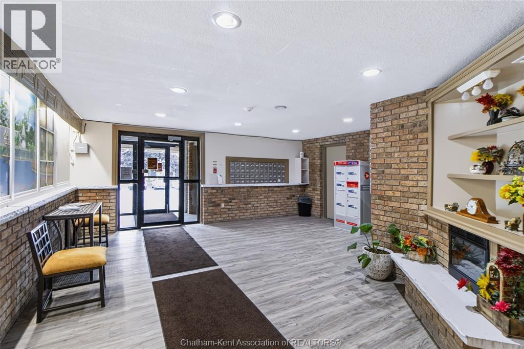 2-bedroom Single Family at 140 Park Avenue #302, Chatham — photograph 3