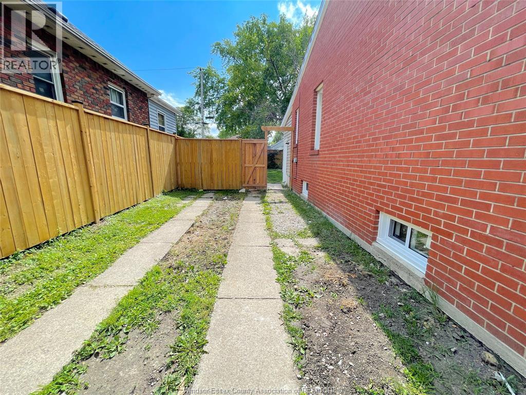 1-bedroom Single Family at 1741 Hickory Road, Windsor — photograph 2