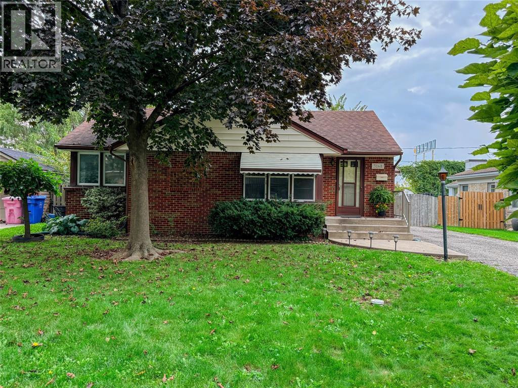 3-bedroom Single Family at 3168 Church, Windsor — photograph 2